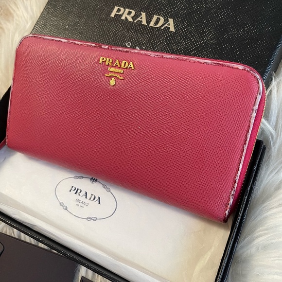 Prada Wallet - Picture 3 of 8